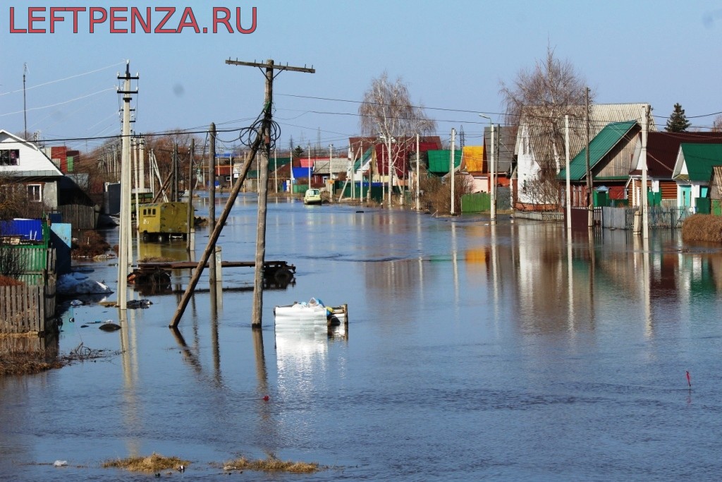 Сильный разлив воды. Сердобск половодье. Разлив реки в Сердобске. Наводнение в Сердобске. Половодье в Сердобске 1994.